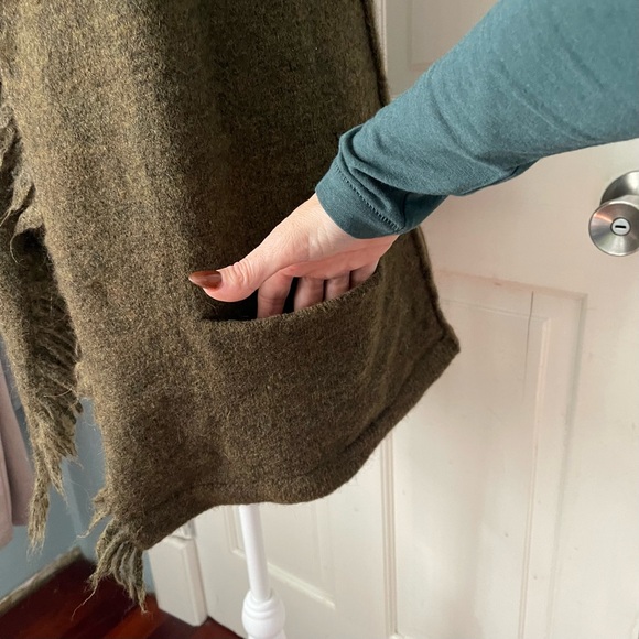 Aritzia Fei Fei Alpaca Blend Sweater Wilfred Free Green Small Boho Wool Fringe - Picture 4 of 15